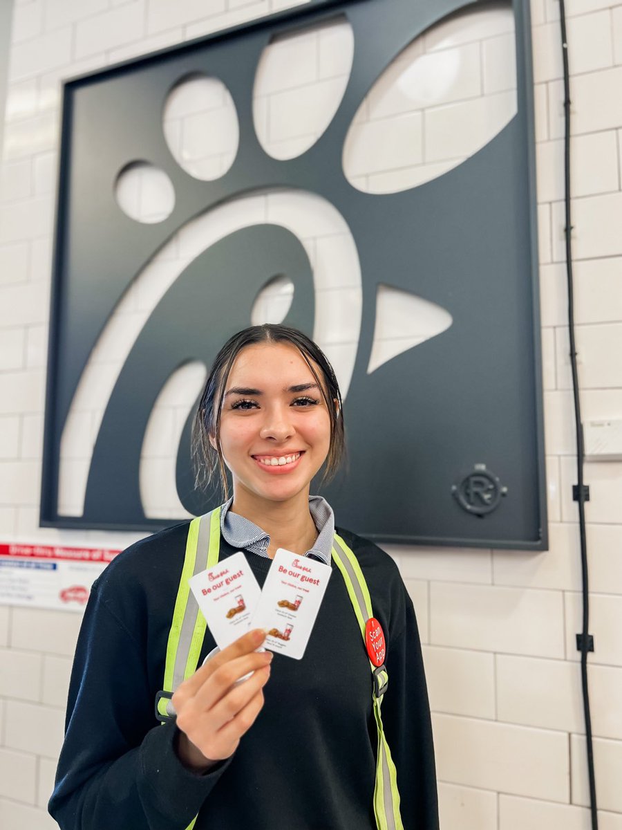 It’s another fabulous day and time for another awesome GIVEAWAY! Today we are giving away 2 FREE Meals to 2 lucky Twitter winners! To enter for a chance to win, follow these 2 steps:
-Follow us on Twitter
-Retweet this tweet 
The winner will be announced tonight in the comments!