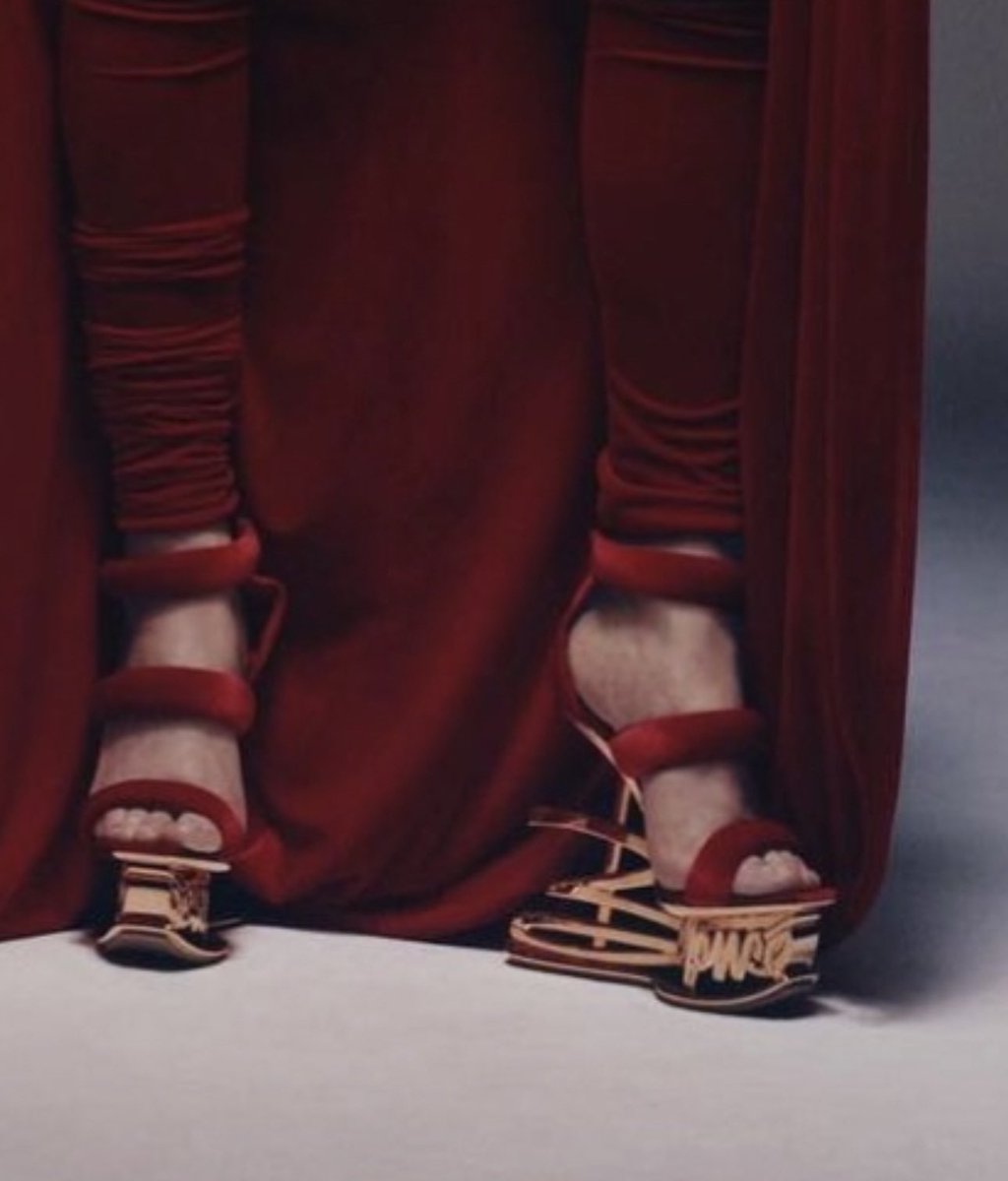ourhermitage's tweet photo. Beyoncé’s signature?? 

#BeyoncéxBalmain https://t.co/RLBVi4dWgu