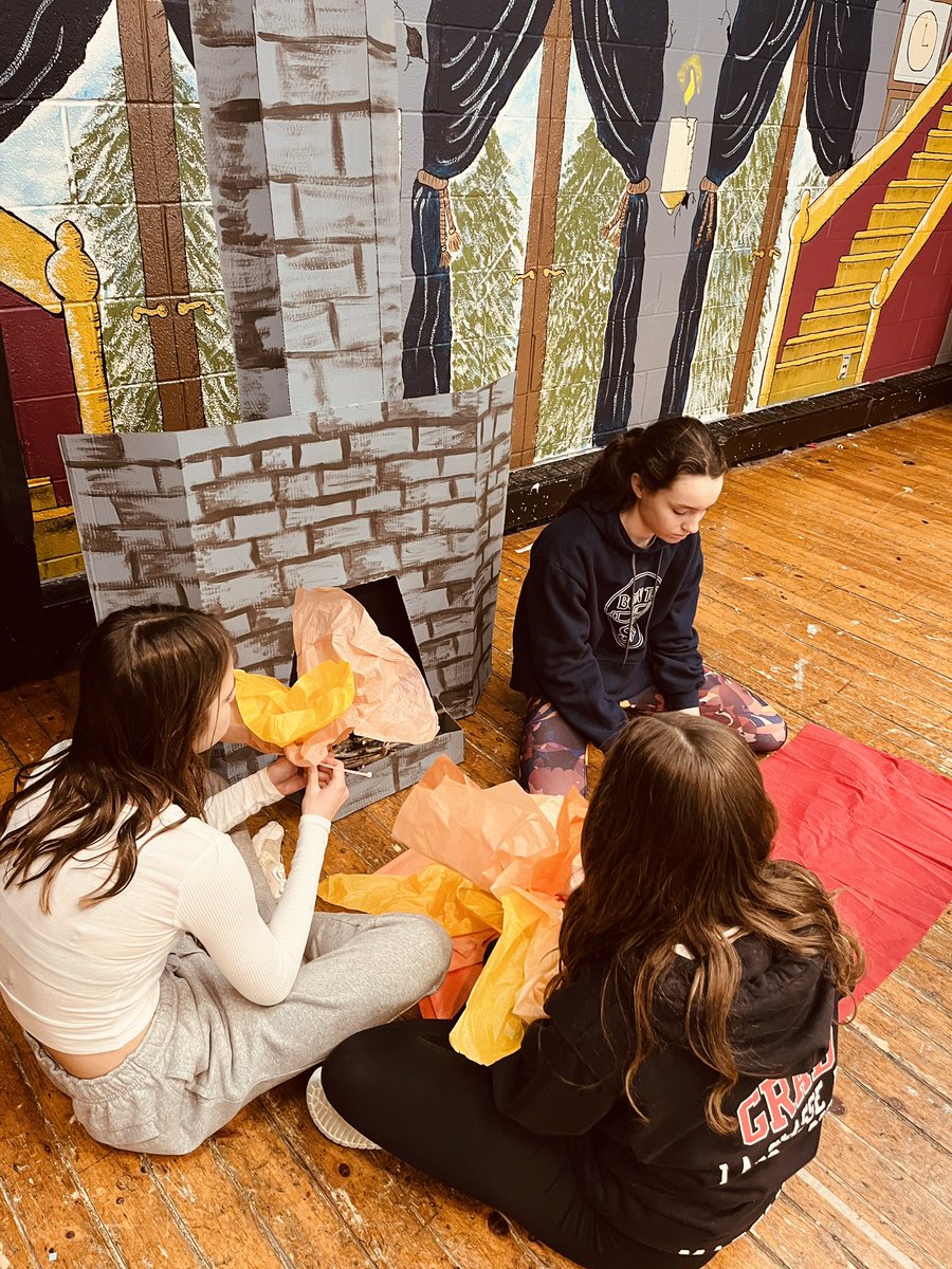 Less than 2 weeks until showtime! Beauty &amp; the Beast directors, actors &amp; backstage crew putting some polish and final touches in preparation for our performances! <a href="/FIecoleCentral/">Central French Immersion Public School</a> <a href="/dsbn/">District School Board of Niagara</a>  <a href="/MrsLGrayson/">Lorien Grayson</a> <a href="/mlle_stricko/">Heidi Stricko</a>