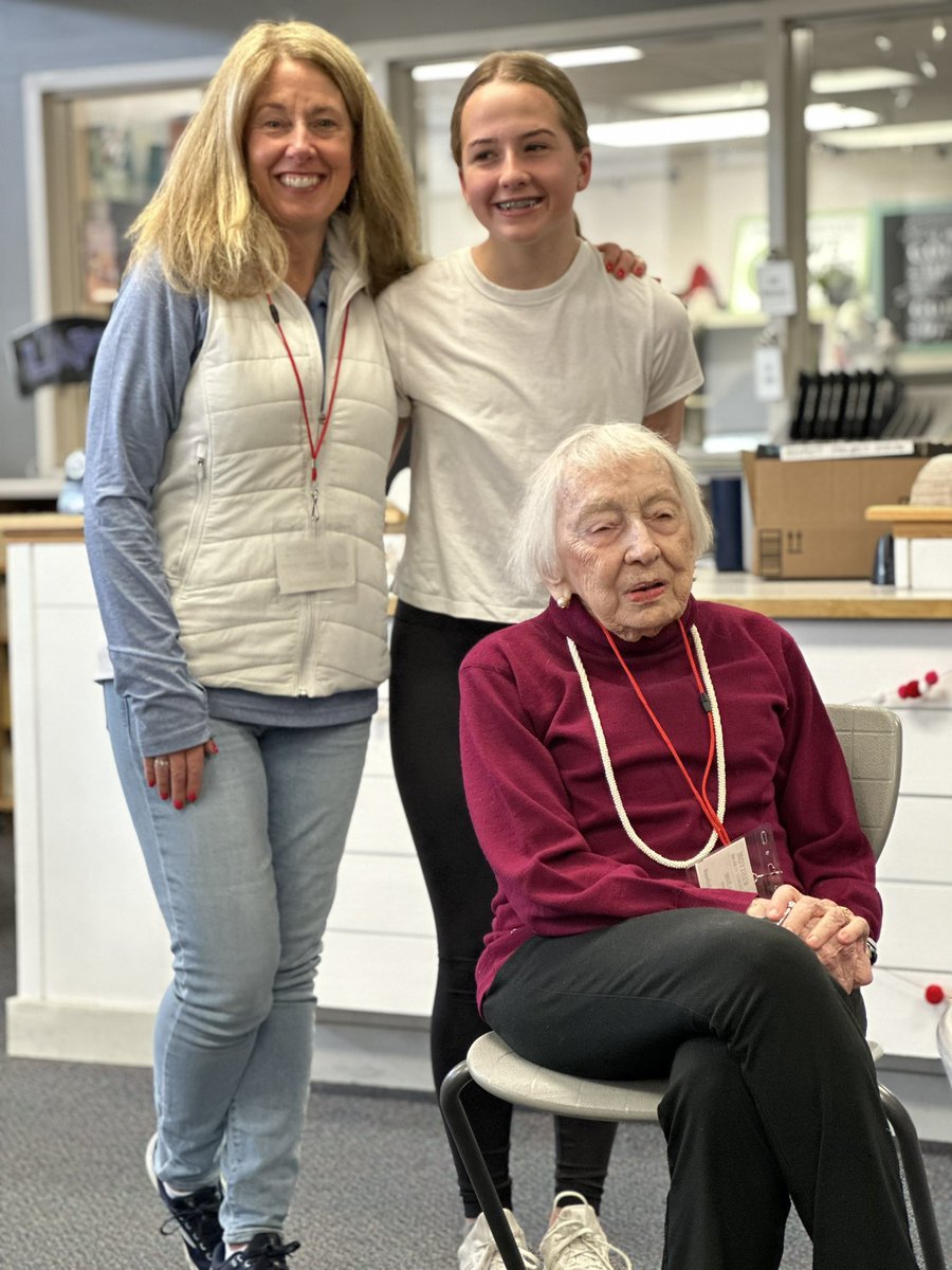 District 25’s very own Mary Stitt, along with her daughter and granddaughter, Sofia Donner. <a href="/AHSD25Olive/">AHSD25Olive</a> <a href="/AHSD25Thomas/">Thomas Middle School</a> <a href="/ahsd25/">ArlingtonHeightsSD25</a> #d25itspersonal 🦉 🐺 💚