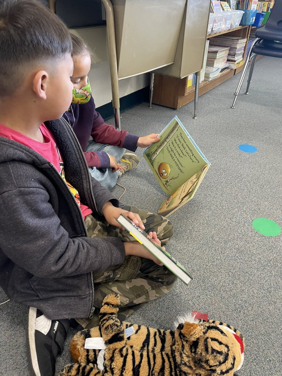 Fun Friday reading buddies!!! 💚 #sunkist #hesdpride #welovereading