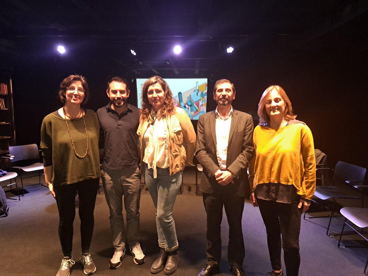 ConsulMexBCN's tweet photo. Asistimos al “Ciclo Ciudades Contra la Desigualdad: La Vivienda del Futuro”, organizado por @americatalunya y @Diplocat | Alejandro Cavazos, mexicano fundador @AdditiveSpaces y la arquitecta Elena Castellá hablaron sobre vivienda sostenible a estudiantes del @BarceloneLycee https://t.co/1rtaVd8EDG