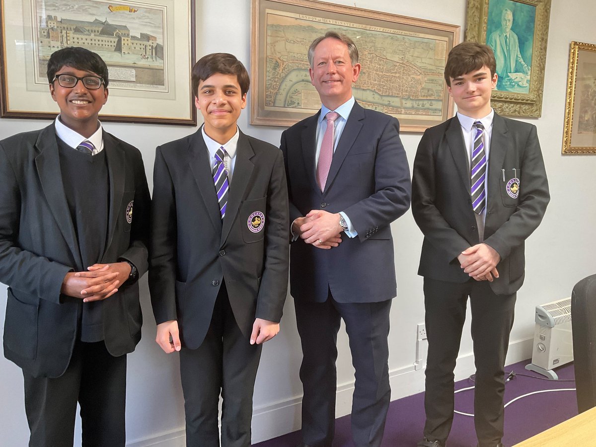 saintolaves's tweet photo. Today was the last day of the school's events for #PoliticalAwarenessWeek - we welcomed MP for Orpington, @GarethBaconMP, to give the final talk about his journey into politics, matters relating to #Orpington and beyond & take part in a Q&A with our students. https://t.co/VWM0NvLLGB