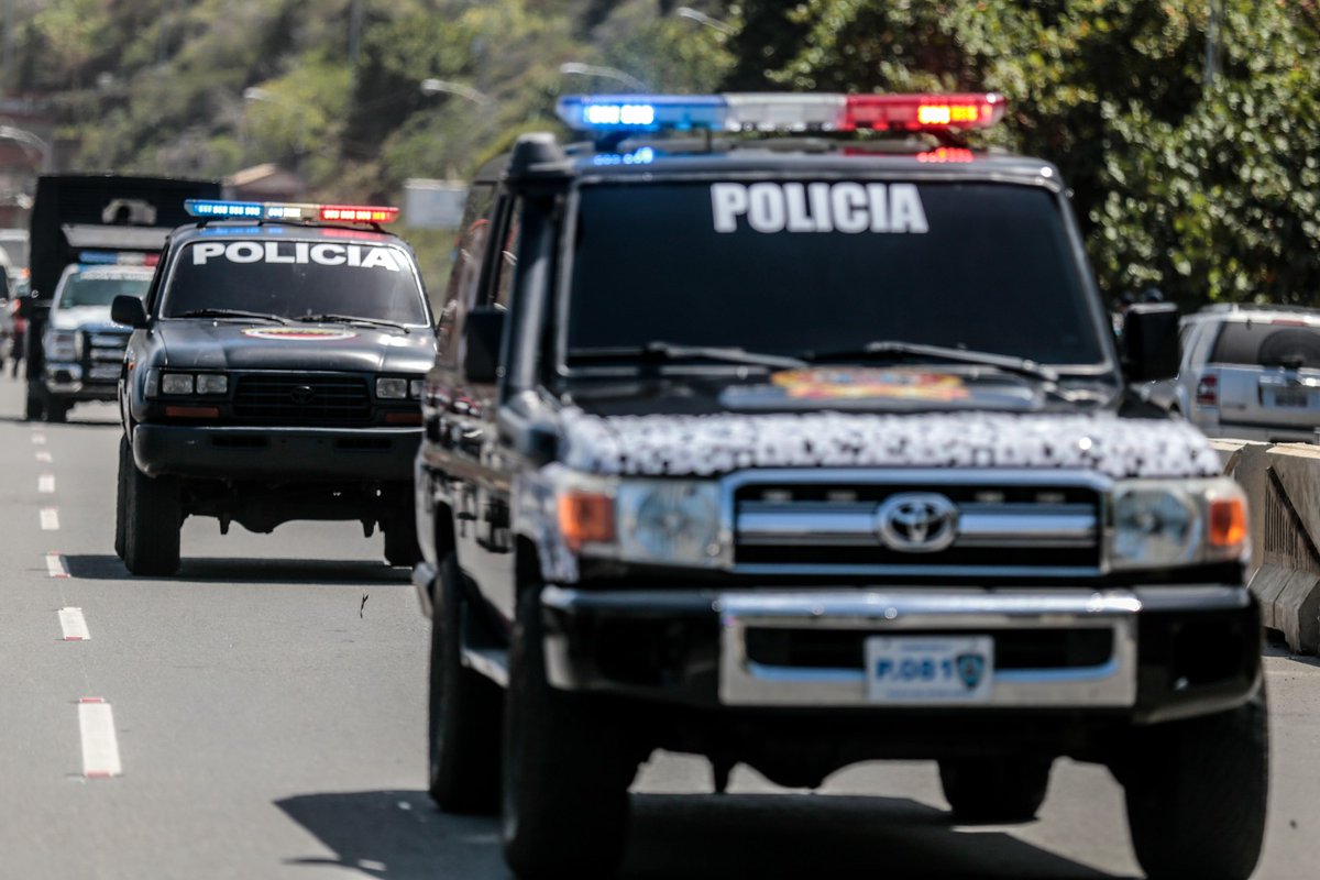 MijpVzla's tweet photo. #ENVIVO || Tras arduas labores de investigación e inteligencia, los órganos de seguridad ciudadana realizaron intervención legal en caso Carlos Enrique Gómez Rodríguez, alias “El Conejo”.

#UnidosContraLaCorrupción https://t.co/ehzcpboF03
