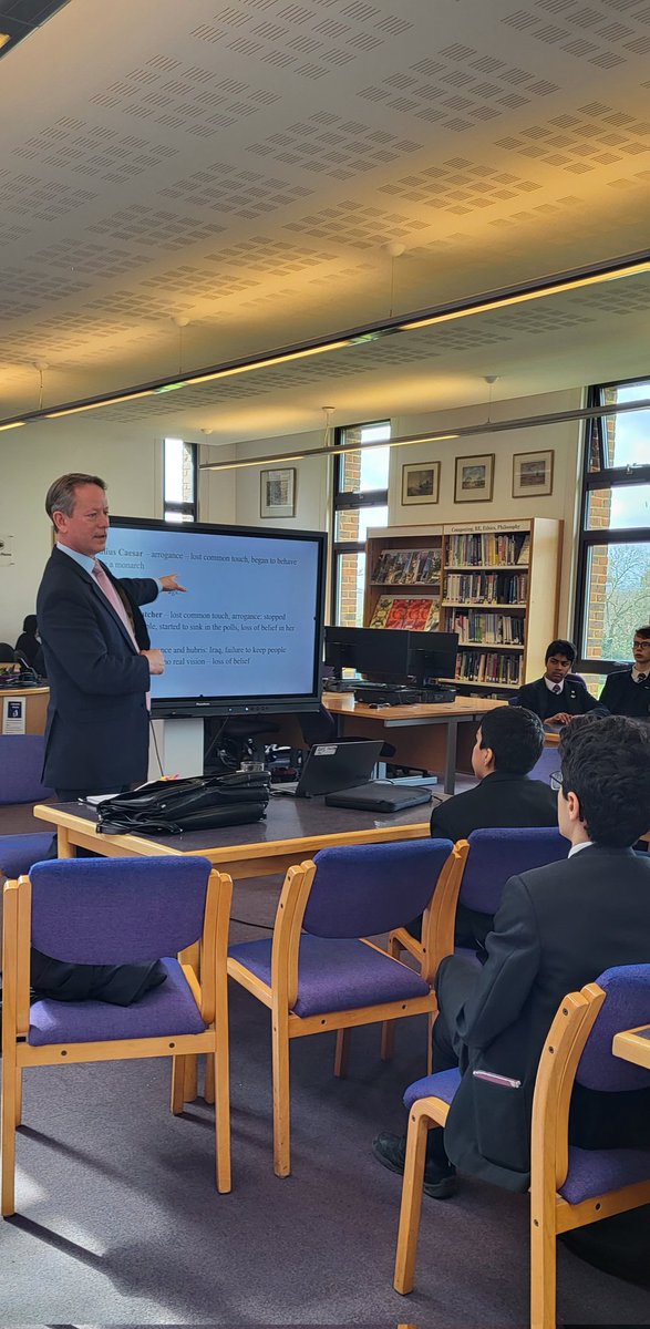 saintolaves's tweet photo. Today was the last day of the school's events for #PoliticalAwarenessWeek - we welcomed MP for Orpington, @GarethBaconMP, to give the final talk about his journey into politics, matters relating to #Orpington and beyond & take part in a Q&A with our students. https://t.co/VWM0NvLLGB