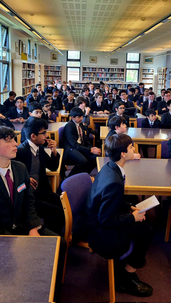 saintolaves's tweet photo. Today was the last day of the school's events for #PoliticalAwarenessWeek - we welcomed MP for Orpington, @GarethBaconMP, to give the final talk about his journey into politics, matters relating to #Orpington and beyond & take part in a Q&A with our students. https://t.co/VWM0NvLLGB