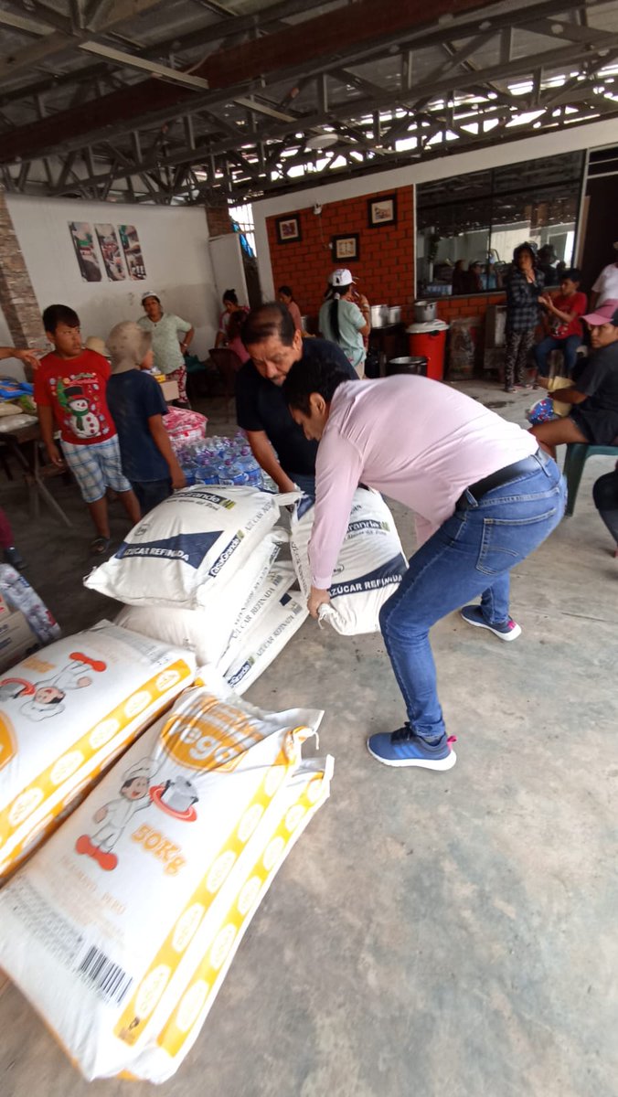 GuilleBermejoR's tweet photo. #SantaRosaDeQuives recibió nuestro apoyo solidario para nuestros hermanos damnificados. Que Dios los bendiga. https://t.co/X3vLfaoRVh