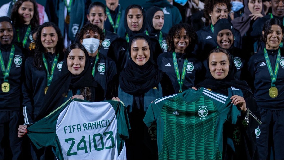 ⬅لحظة تاريخية لكرة القدم للسيدات في السعودية🇸🇦 <a href="/saff_wfd/">إدارة الكرة النسائية - SAFF</a>
⬅ المنتخب السعودي للسيدات يصنع التاريخ مرة أخرى
⬅ دخل إلى تصنيف FIFA/Coca-Cola العالمي لأول مرة في تاريخه
⬅ الهدف طويل الأمد للمنتخب السعودي هو التأهل لكأس العالم للسيدات FIFA

تفاصيل 👈fifa.fans/3LKfhUd