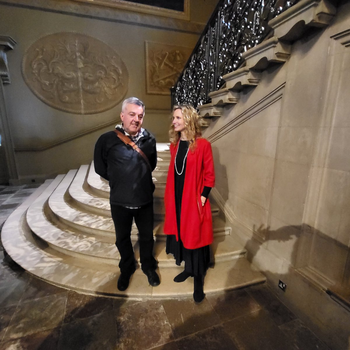 HiPSToursLDN's tweet photo. She met her hero today. And in the incomparable Hampton Court. Actually @sixteenthCgirl was absolutely amazing today in a quite brilliant tour of HCP. I actually shivered in the Wolsey Closet. Fantastic day. https://t.co/xPjNBz4uFY