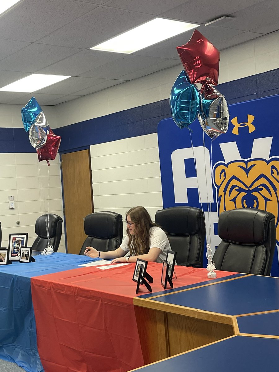 patriotswbb_'s tweet photo. #COMMITTED &amp; #SIGNED 🏀❤️💙

She’s official! Welcome to the family, Olivia Gastineau! 🖊️ #PatriotsWBB #PatriotFam https://t.co/1FpyI69t64