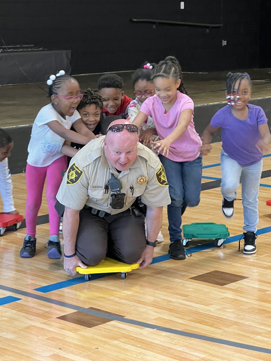 Our students <a href="/BPESArtsAcademy/">Bryant Park Elementary</a> love it when deputy Holman comes to PE!