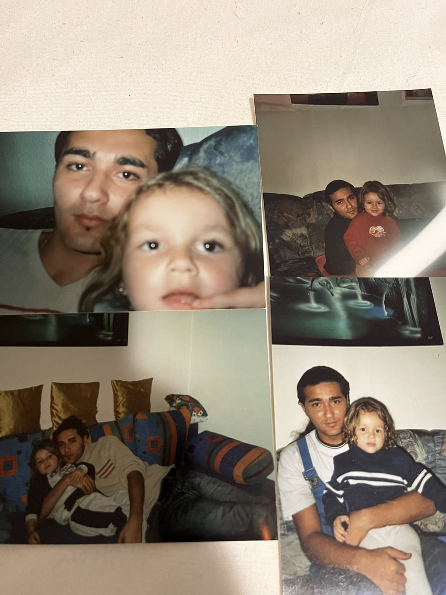 therapie post

papa denkst du manchmal an deine 3 kinder? ich würde es gerne wissen.
ich kann eigentlich gut damit umgehen das du seit mehreren jahren nicht einmal nach uns gefragt hast. mein kleiner bruder, 10 weiß nicht mal wer du bist. für ihn bist du nur der erzeuger.