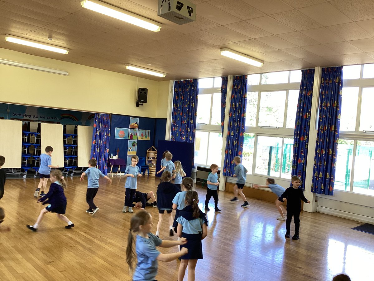 whitchurchCEFed's tweet image. This afternoon, 2JT took part in a Dance PE enrichment experience. The children linked their dances to &apos;Gansta Granny&apos; and really enjoyed themselves. #wiape #acceleratedlearning