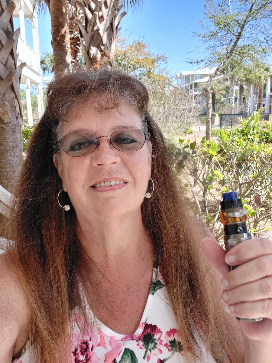 Southernvaper1's tweet image. #OldFartsVaping They told me I would not be alive at my age now if I didn't stop smoking. The problem was that no one told me a better way to quit other than NRT, and those did not help me. My vape ended a 43-year smoking line. Every day is a Bonus day now! Now, No Sign Of Smoke!