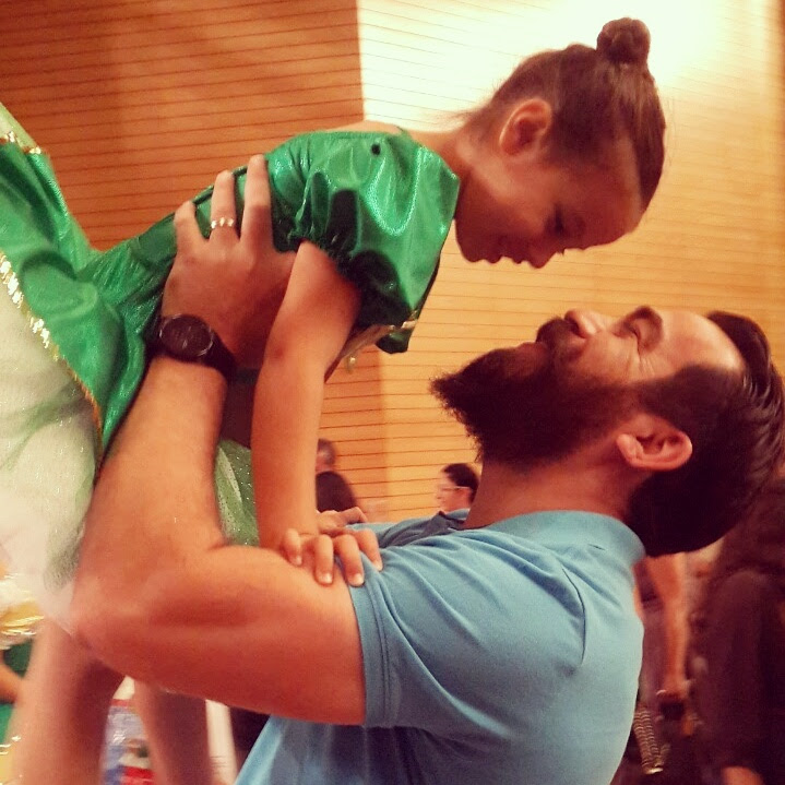 Ellerim bomboş, çekip çıkaramadım seni o mezardan babam...
#isiasmühürlübina
#isiasortakdavamız