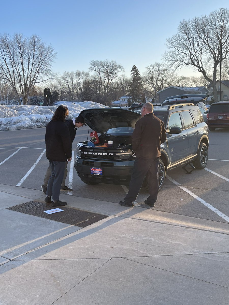 JayMaloneMotors's tweet photo. Tony Esnough, our Service Director, spent the morning talking with Hutchinson HS students about careers in automotive - specially careers within automotive technicians! 

Thank you to the Tiger Path program for letting us be a part of it and show alternative career paths! https://t.co/OiUrTxU5KE