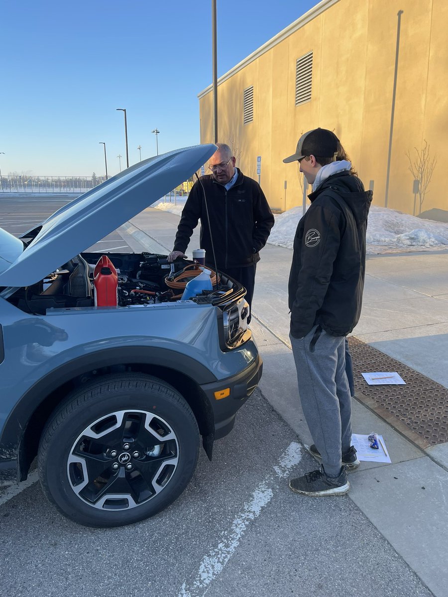 JayMaloneMotors's tweet photo. Tony Esnough, our Service Director, spent the morning talking with Hutchinson HS students about careers in automotive - specially careers within automotive technicians! 

Thank you to the Tiger Path program for letting us be a part of it and show alternative career paths! https://t.co/OiUrTxU5KE