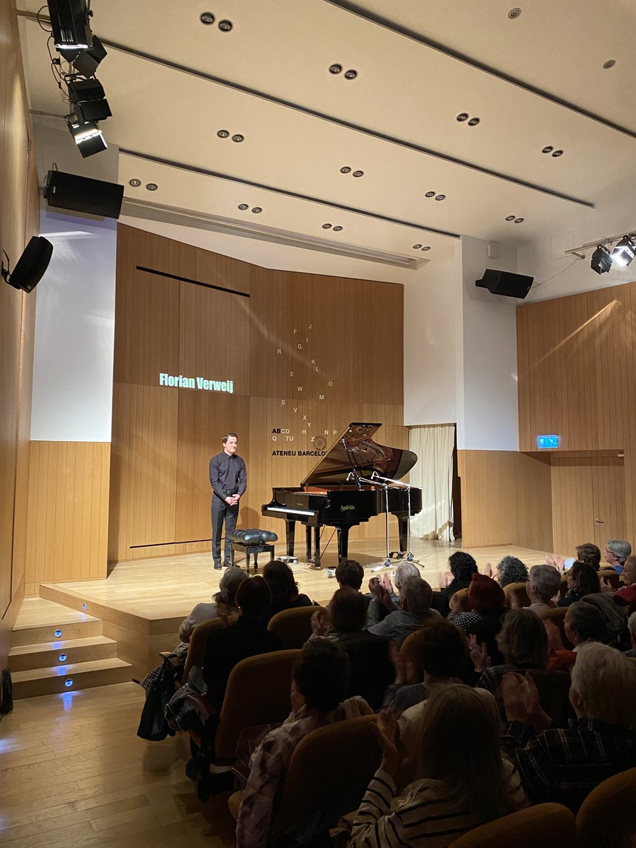 🎹  Comença el repertori del jove pianista holandès Florian Verweij, que actua per primer cop a Barcelona