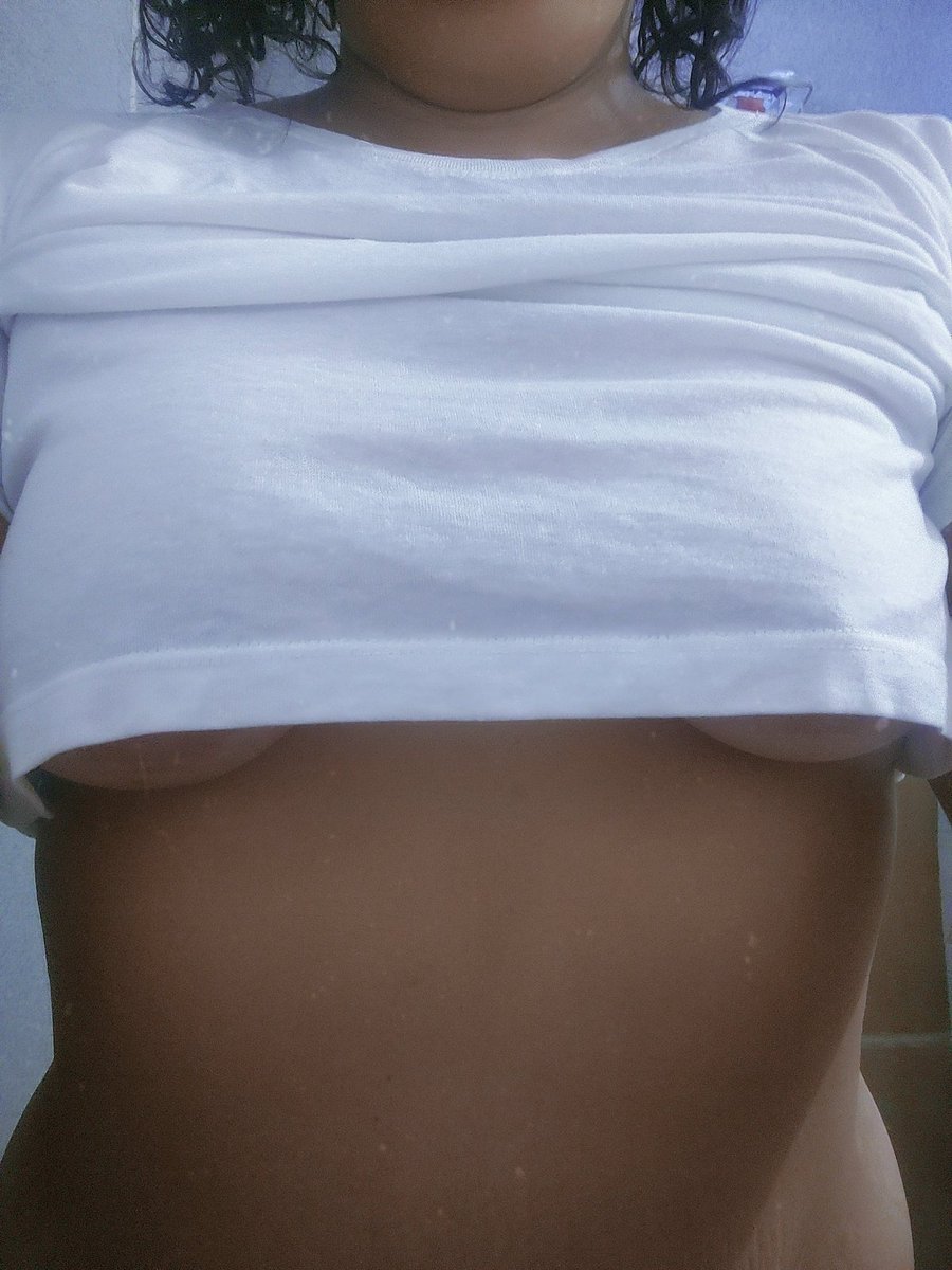 ILluviadorada's tweet photo. Días! Porque buenas mis #tetotas 🥴 imaginenselas brincando en su faces 👅 https://t.co/7rIS5BJNXC