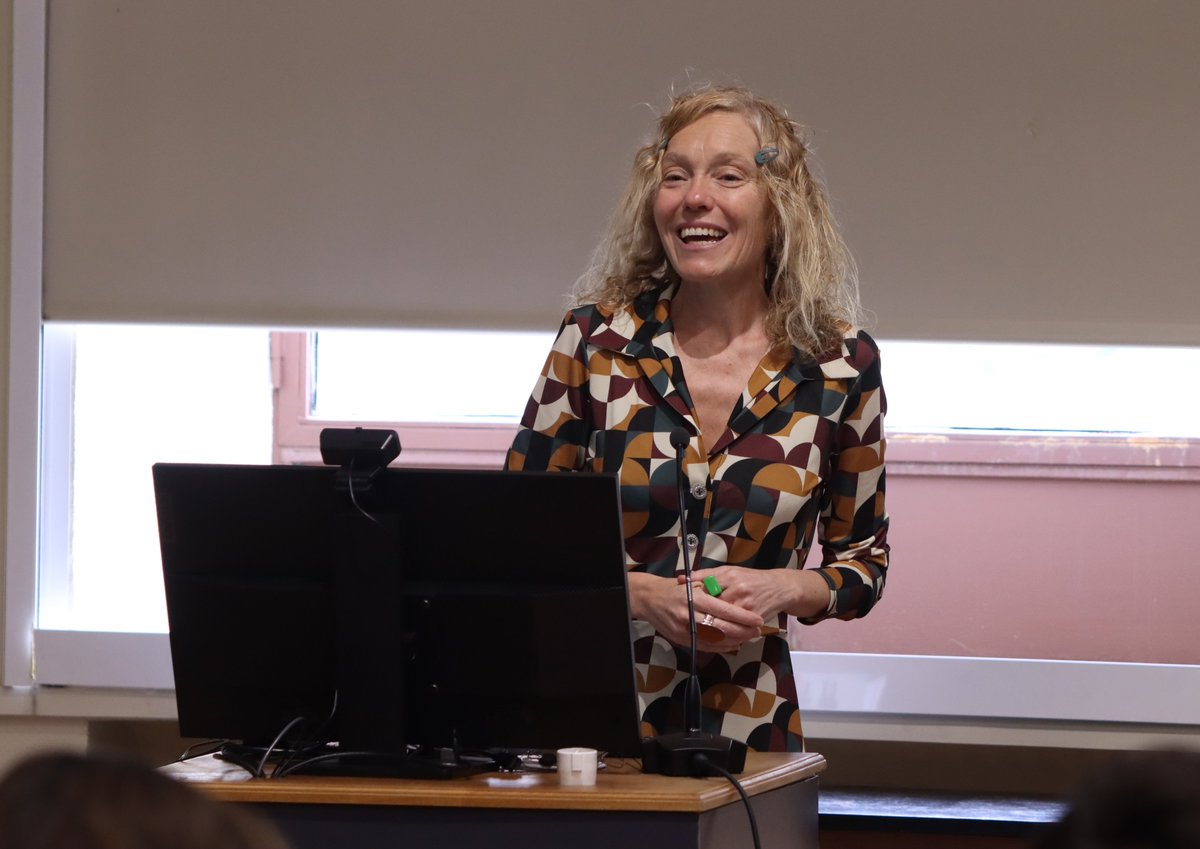 Si os habéis perdido #Acciencia en directo... ¡No hay problema!😉Aquí👉bit.ly/3K68jrm podéis ver las intervenciones que hemos disfrutado en la primera jornada de divulgación científica #accesible del MNCN. Gracias a las personas asistentes por el interés y la entrega.💚