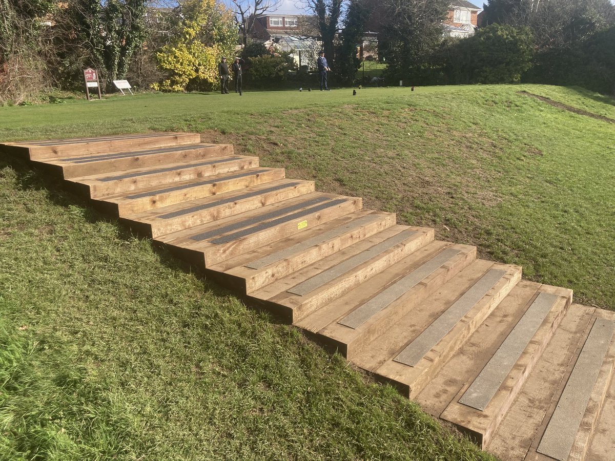 DunstableGolf's tweet image. Three sets of tee bank steps have been refreshed this month ⛳️ The season will soon be underway 🙌🏼 #dunstabledowns #winterproject #spring #bedfordshire #golfcourse #downland #greenkeeping #improvement #jamesbraid