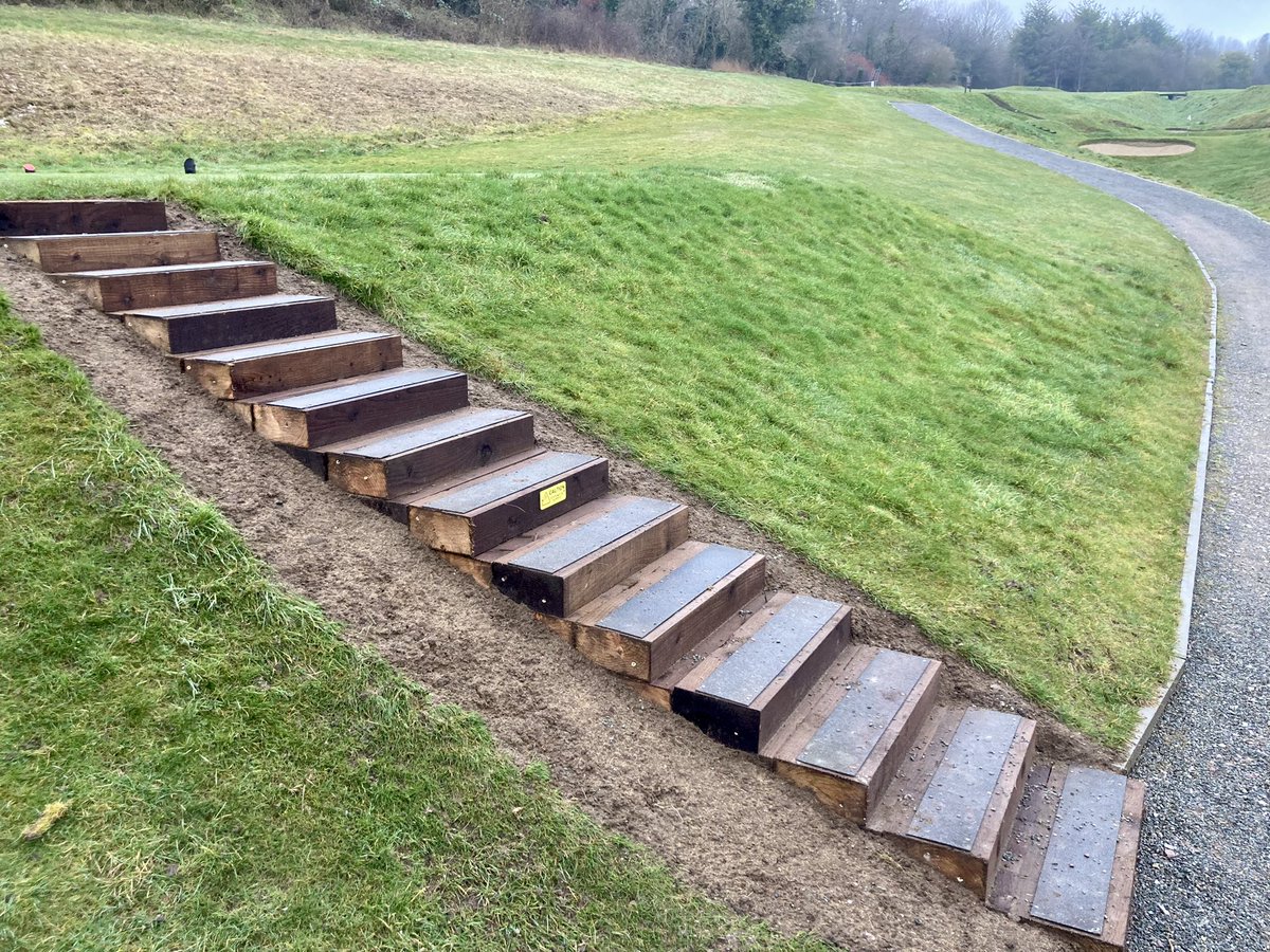 DunstableGolf's tweet image. Three sets of tee bank steps have been refreshed this month ⛳️ The season will soon be underway 🙌🏼 #dunstabledowns #winterproject #spring #bedfordshire #golfcourse #downland #greenkeeping #improvement #jamesbraid