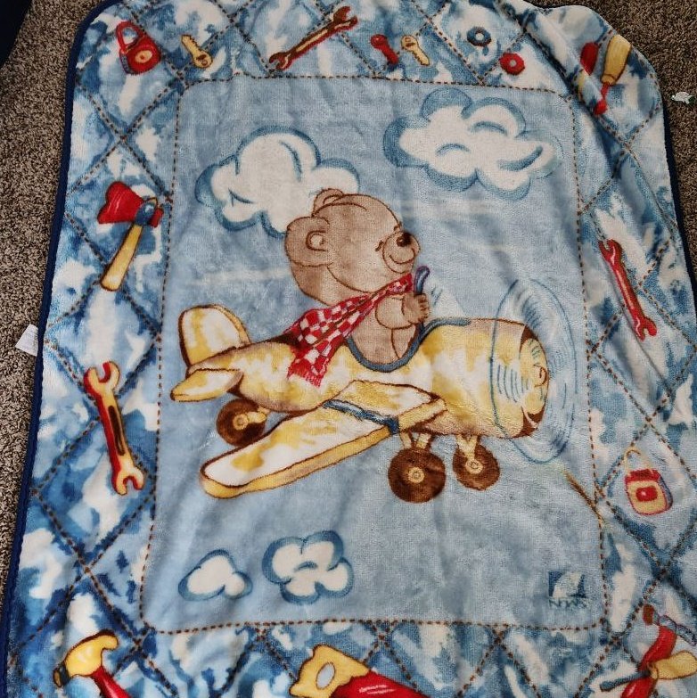 mexblankielover's tweet photo. Anyone else have this blanket ? Love my blanket https://t.co/OvJFeCxZy8