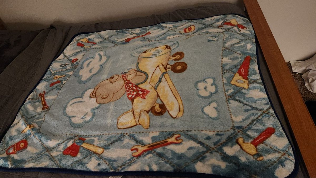 mexblankielover's tweet photo. Anyone else have this blanket ? Love my blanket https://t.co/OvJFeCxZy8