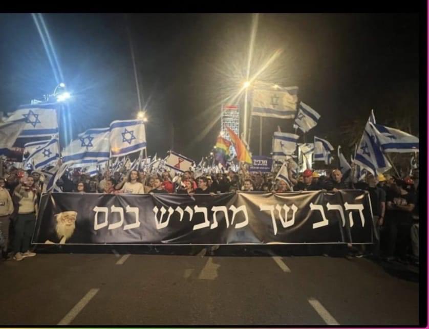 izzyistooEZ's tweet photo. When yeshiva bochurim wake up late and go to a Chabbad minyan https://t.co/F1MhxLKcvf