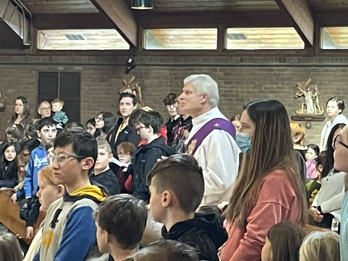 MintenTaylor's tweet photo. #Grateful to spend the morning celebrating the #Mass with our @SVDPStrathroy school community. Thanks @MsHuston_Gr3_4 and class for a beautiful celebration! @LDCSB #parishfamily #AllSaintsStrathroy https://t.co/8s5lbwC5oZ