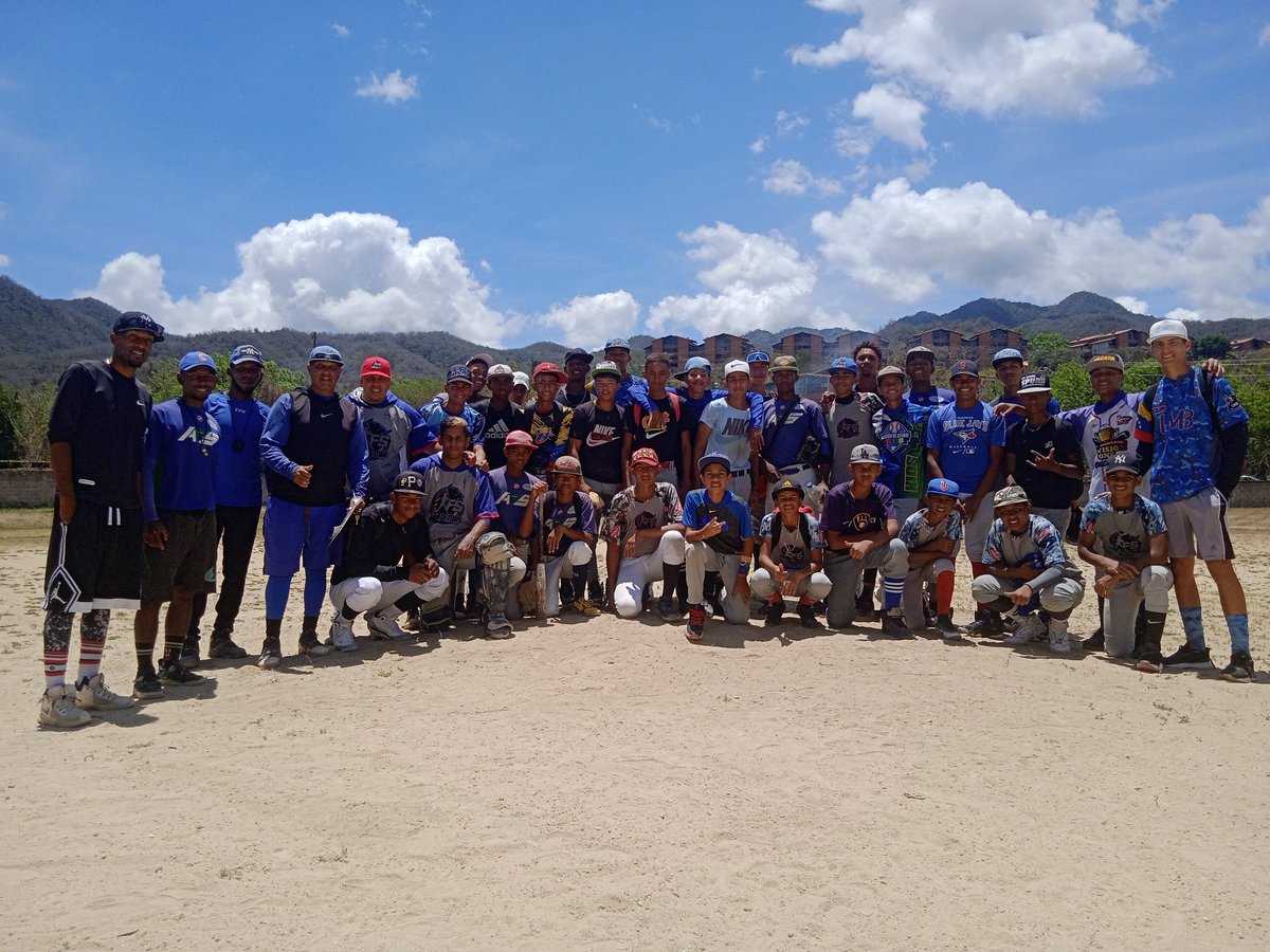 LMBeisbolacade2's tweet photo. Unificando talento en la zona #guaranas #guatire ⚾🇻🇪⚾
@UghettoG 
@LMBeisbolacade1 
@FSacademy 
#purobeisbol https://t.co/XW1PBVdlWv