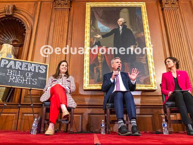 eduardomenoni's tweet image. 🇺🇸 | ÚLTIMA HORA: DURO GOLPE al lobby LGBTIQ+. La Cámara de Representantes de Estados Unidos aprueba la Declaración de Derechos de los Padres, en una votación 213-208, para darle el poder a los padres sobre la educación escolar de sus hijos. ¿Qué opinas de esta gran medida?