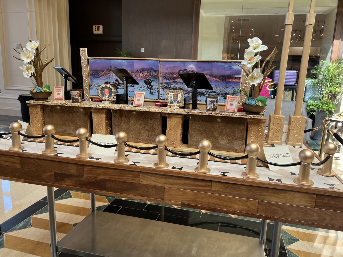 jennmich06's tweet photo. The @MandalayBay team has taken the #cakegame @MGMResortsIntl to all new levels. How else do you celebrate the Front Desk team winning our Service Excellence Award? Recreate the front desk in a cake. Yes, entire thing is edible. All of it! https://t.co/lrEj39eqTh