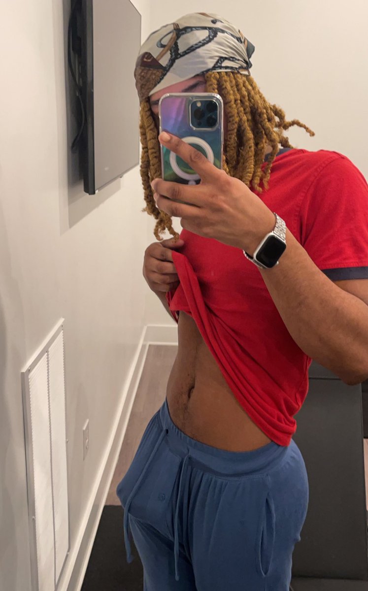 keeviboi's tweet photo. the gym makes me https://t.co/ByKEtS7aKp