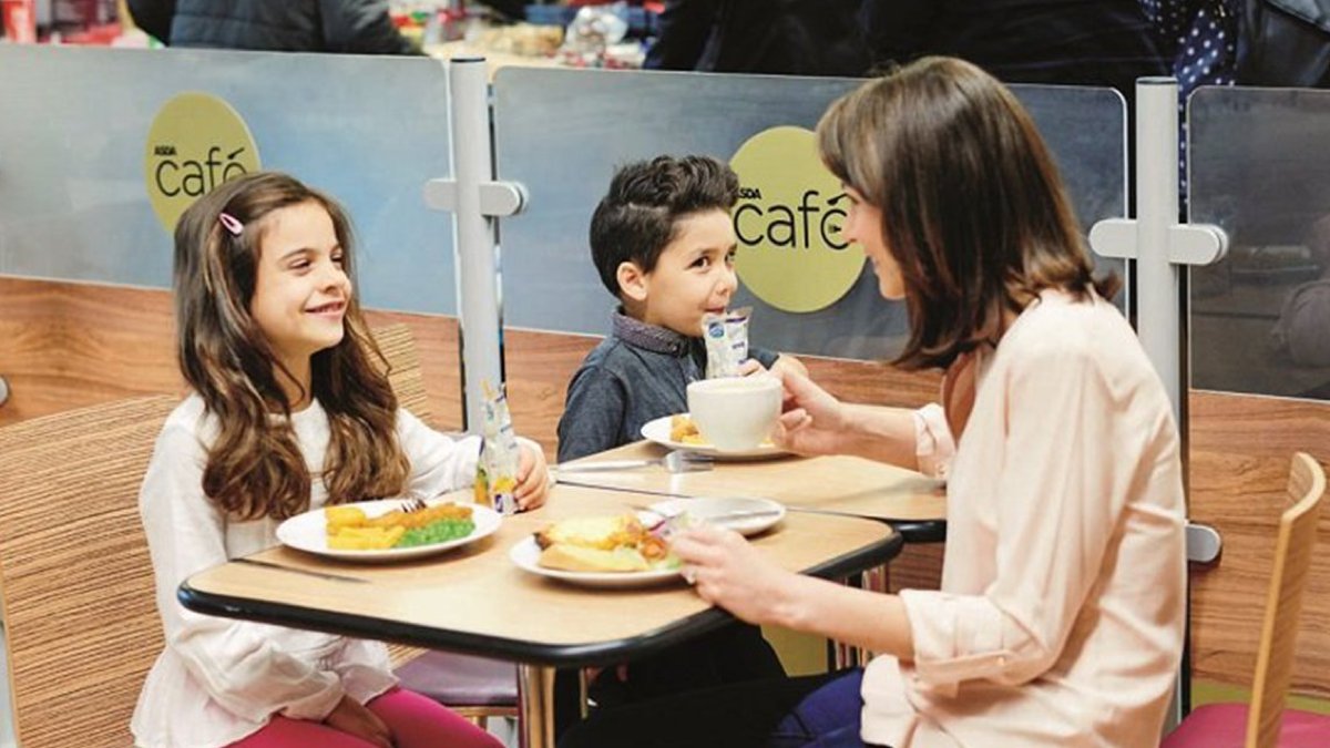 MoneySavingExp's tweet photo. If you're struggling, head to an Asda café for a cheap meal - over-60s and kids can eat for just £1.

Feel free to share 🙂

https://t.co/UZeoqTiBNM #MSEDeals https://t.co/DZTjy9KWnl