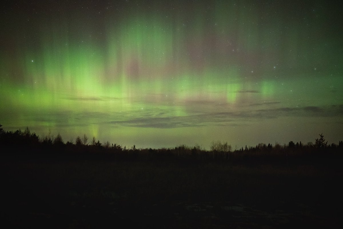 last nights #auroraborealis display in central ontario was absolutely stunning! 

such an amazing experience, big thanks to the earth and sun 🌎✨