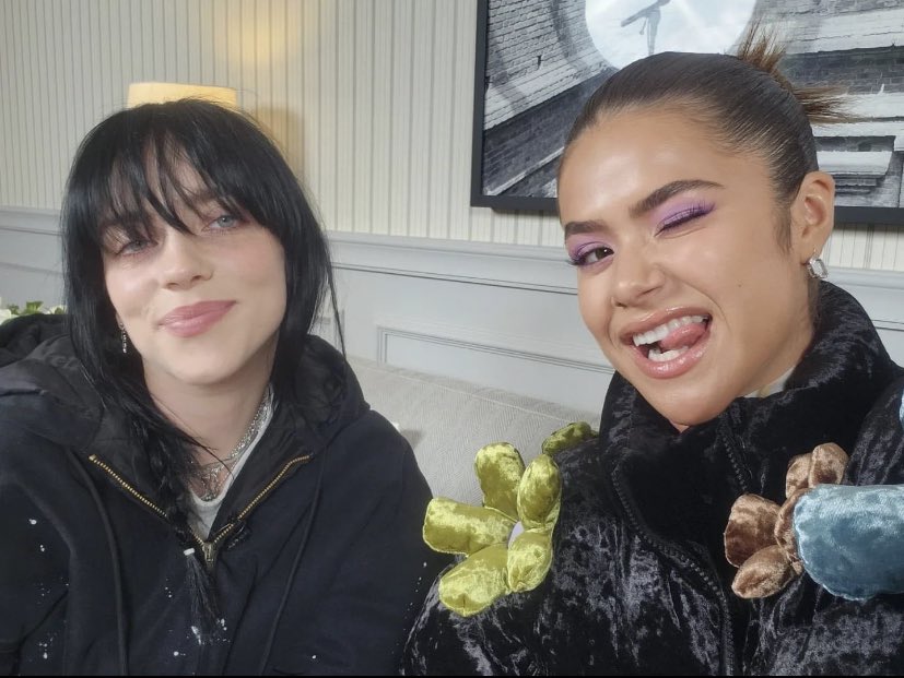 billieeilishtrs's tweet image. Billie with @maisa in Brazil! 🤍👀