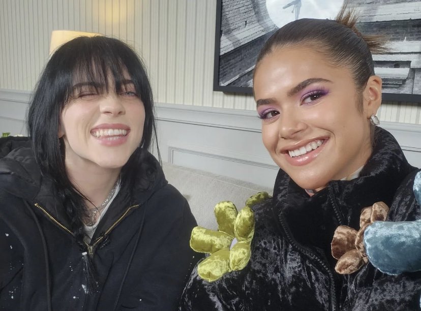 billieeilishtrs's tweet image. Billie with @maisa in Brazil! 🤍👀