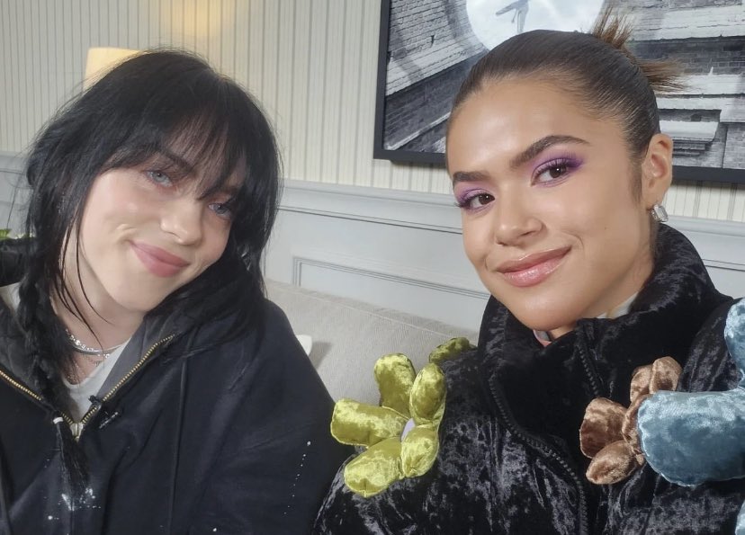 billieeilishtrs's tweet image. Billie with @maisa in Brazil! 🤍👀