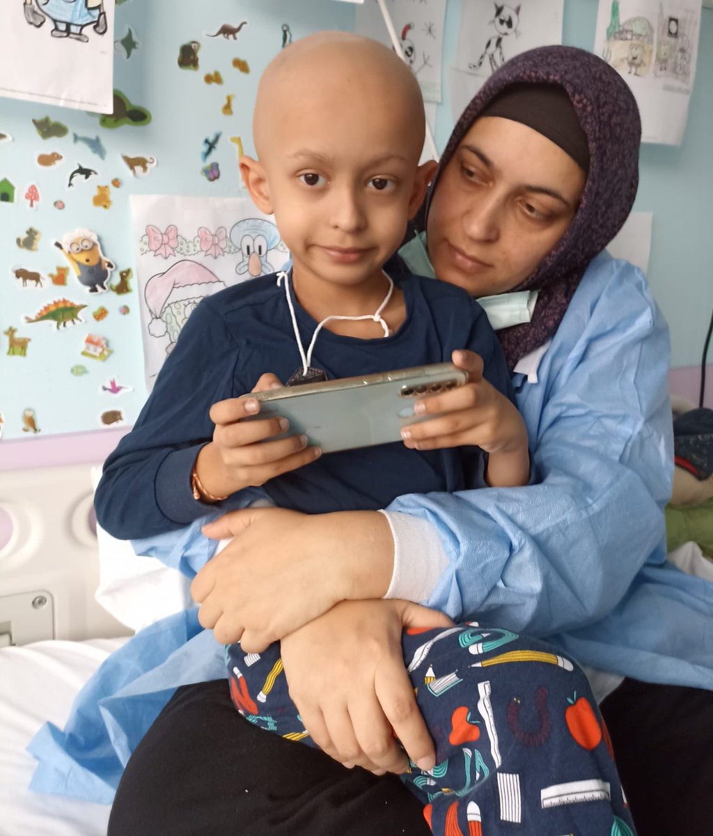 Kitmirin_biri's tweet photo. Henüz 6 yaşında olan ve geçtiğimiz Kasım ayında kemik kanseri teşhisi konulan Yusuf Kerim'in annesi Gülten Sayın 16 Aralık'ta tutuklandı.

Doktor,Yusuf’un yaşama ihtimalinin %20 olduğunu söylüyor
Bu çocuğun iyileşmek için annesine ihtiyacı var...!

YusufKerim AnnesiniBekliyor https://t.co/6MIG8Ztyuh