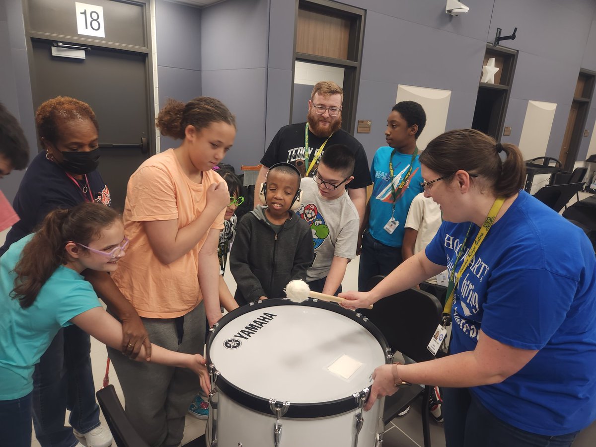 Stein_Humbleisd's tweet photo. A huge Gator shout-out to @ARMS_GatorBand for inviting us to discover different ways we hear Sound Waves. #TheGatorWay #LifeskillsLearning #HandsOnScience https://t.co/IIxHJ6pysH