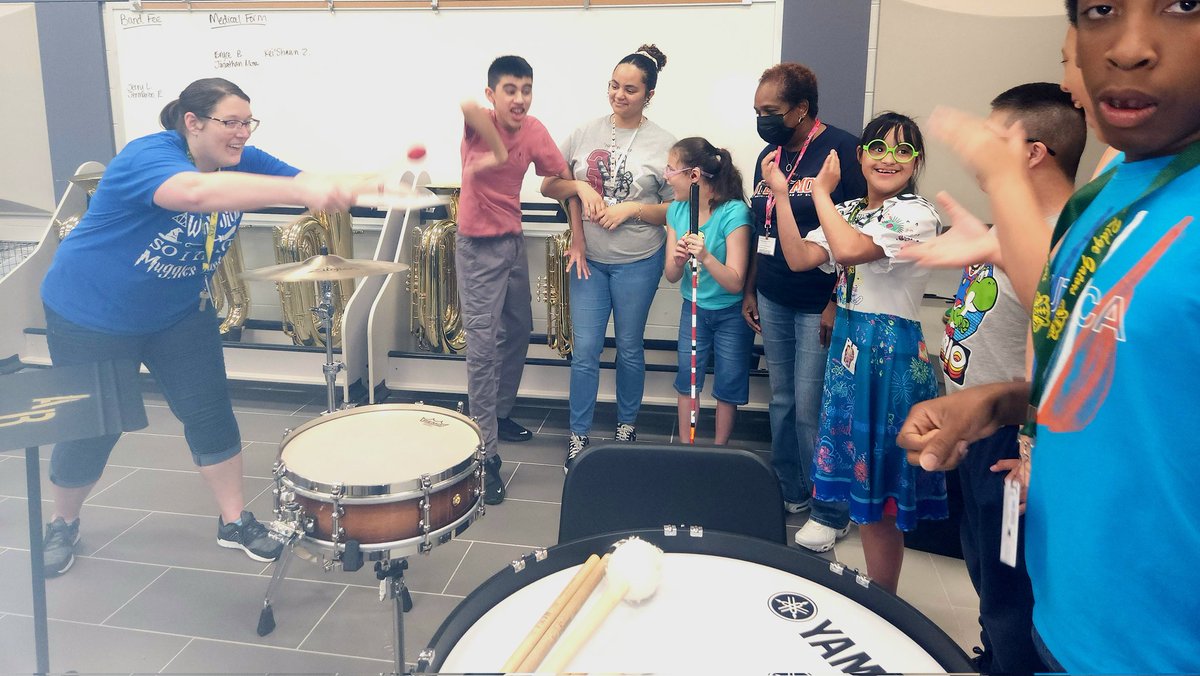 Stein_Humbleisd's tweet photo. A huge Gator shout-out to @ARMS_GatorBand for inviting us to discover different ways we hear Sound Waves. #TheGatorWay #LifeskillsLearning #HandsOnScience https://t.co/IIxHJ6pysH