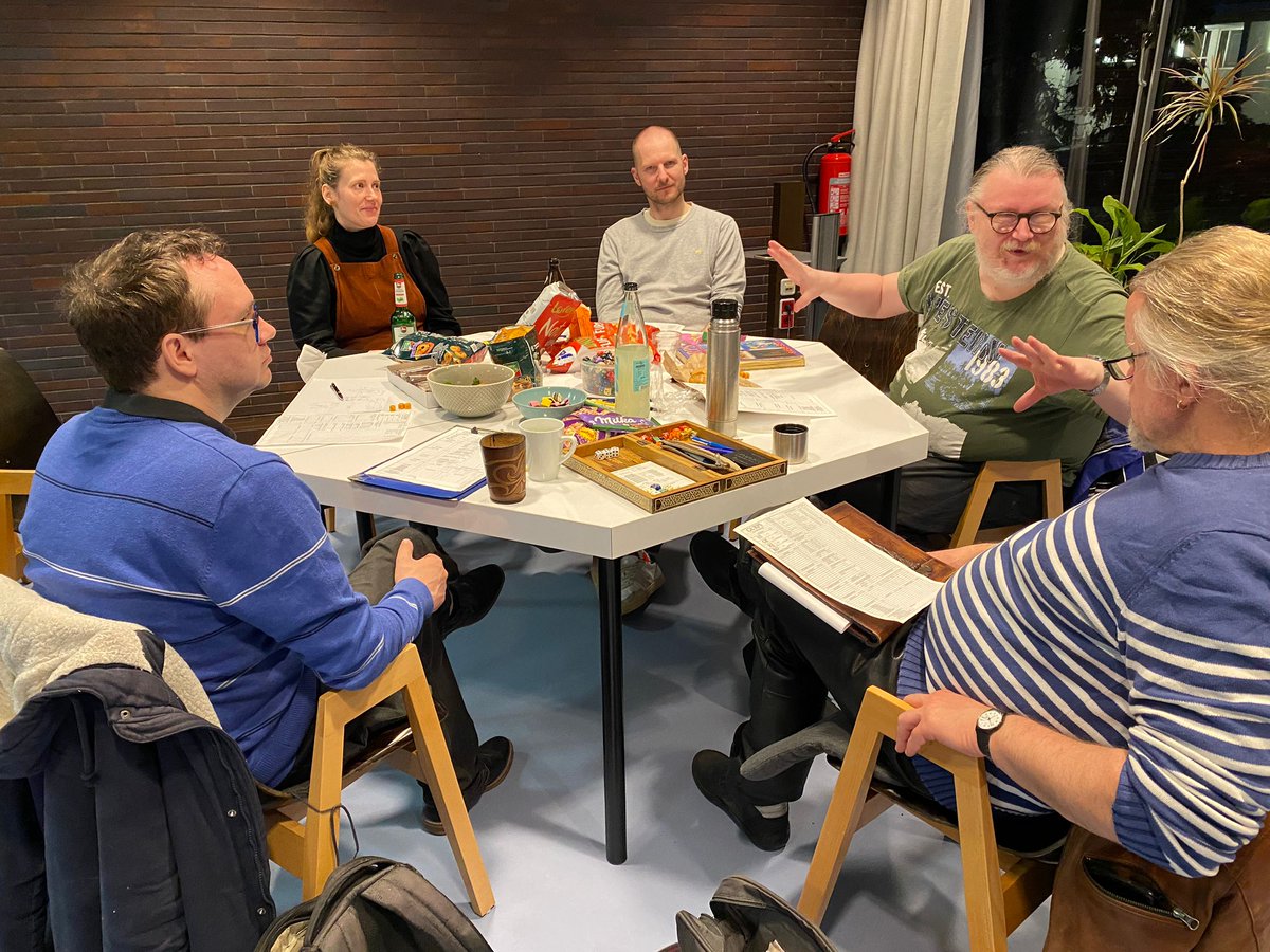 BerlinNexus's tweet photo. Gestern wurde wieder in der Hansabibliothek und im Zeichen der "Gratis Rollenspieltage" Pen&Paper-RPG gespielt.
#spieleabend #Rollenspiel #rpg #pnpDE #pnpberlin #rollenspielberlin #nexus #nexusberlin #hansabibliothek #stbmitte #Grt #grt2023 #Gratisrollenspieltage https://t.co/GsXrW3hpC4