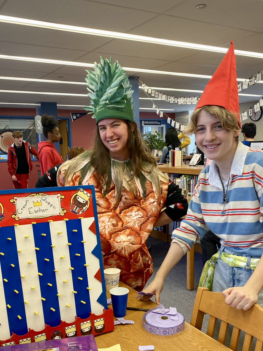 RVRHSlibrary's tweet photo. We love being a space that can help host events for our RV student community! Yesterday,the Jewish Culture Club celebrated Purim with a carnival, hamentashen, snacks, and games! 🎟️🍭🍬🍿🎪 https://t.co/NlGn6m4RBz