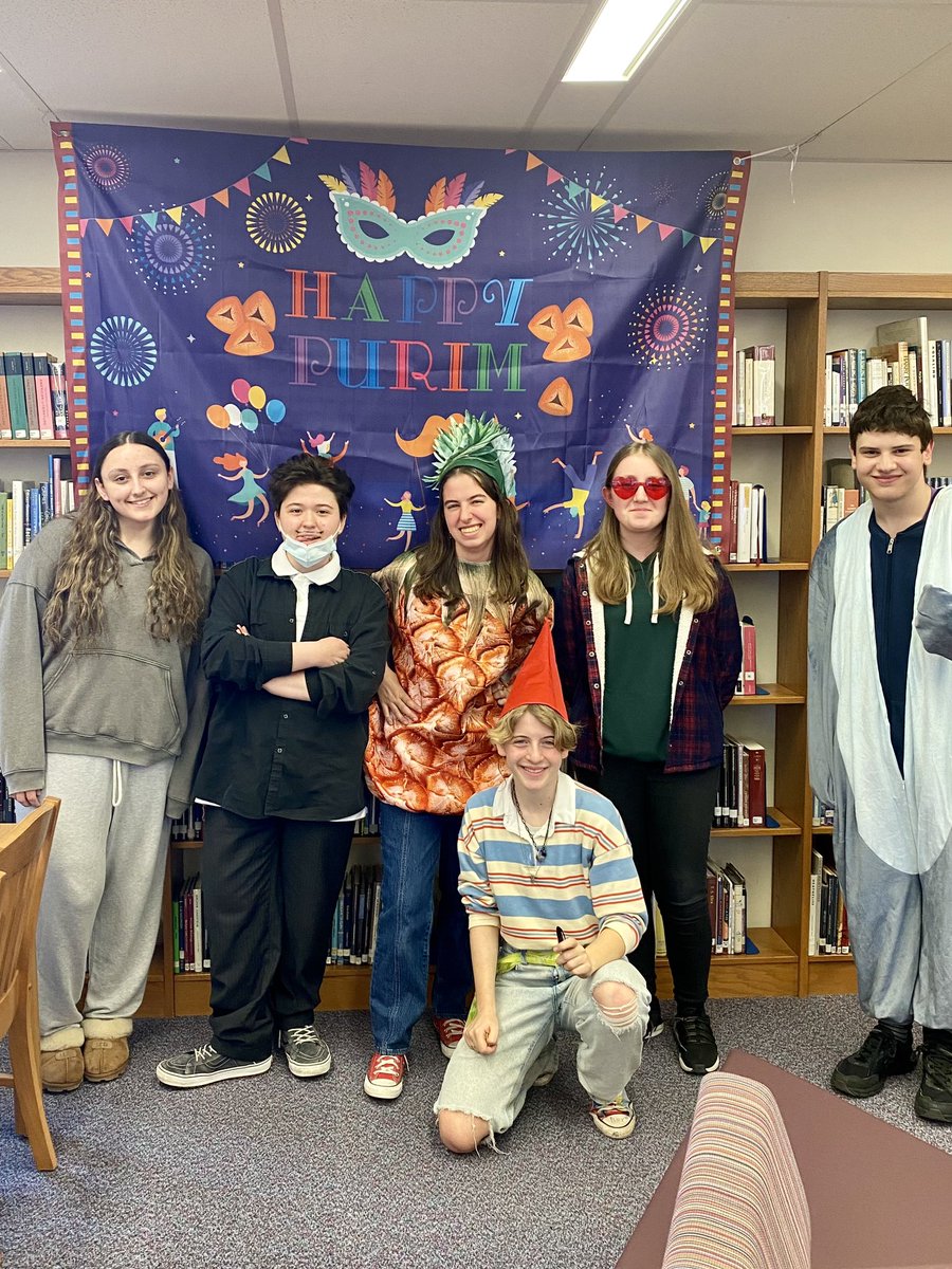 RVRHSlibrary's tweet photo. We love being a space that can help host events for our RV student community! Yesterday,the Jewish Culture Club celebrated Purim with a carnival, hamentashen, snacks, and games! 🎟️🍭🍬🍿🎪 https://t.co/NlGn6m4RBz