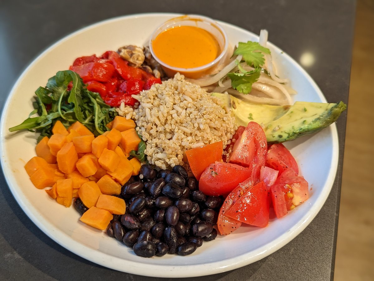 CFPCAFE's tweet photo. Our So Cali Bowl. So authentic, fresh and delicious 🇮🇹 #CFPCafeNTruck #eatlocal https://t.co/q7HPWQKeAR