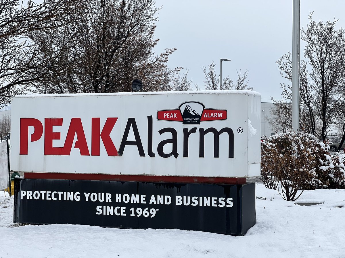 alarm_peak's tweet photo. Spring snow at Peak Alarm’s corporate offices in Salt Lake City today. No matter the weather, Peak Alarm Company provides the intermountain west with the industries best burglar and fire protection solutions! Call us today at 866.348.7718 and see what Peak Alarm can do for you! https://t.co/3aChLCxjKN