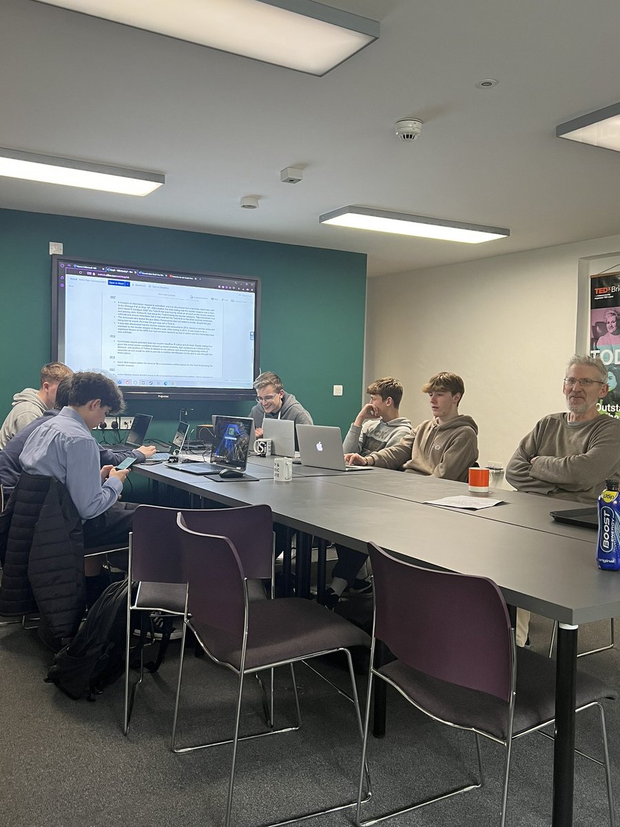 FreeKevinBarlow's tweet photo. I had the pleasure of meeting with @CliveSSmith and 6 work experience students from @SirJohnColfox at @3DC_org to discuss Kevin’s wrongful conviction case. What a brilliant bunch they were too! Clive is a wonderful mentor and the students are a credit to their school. https://t.co/0kBZyxajat