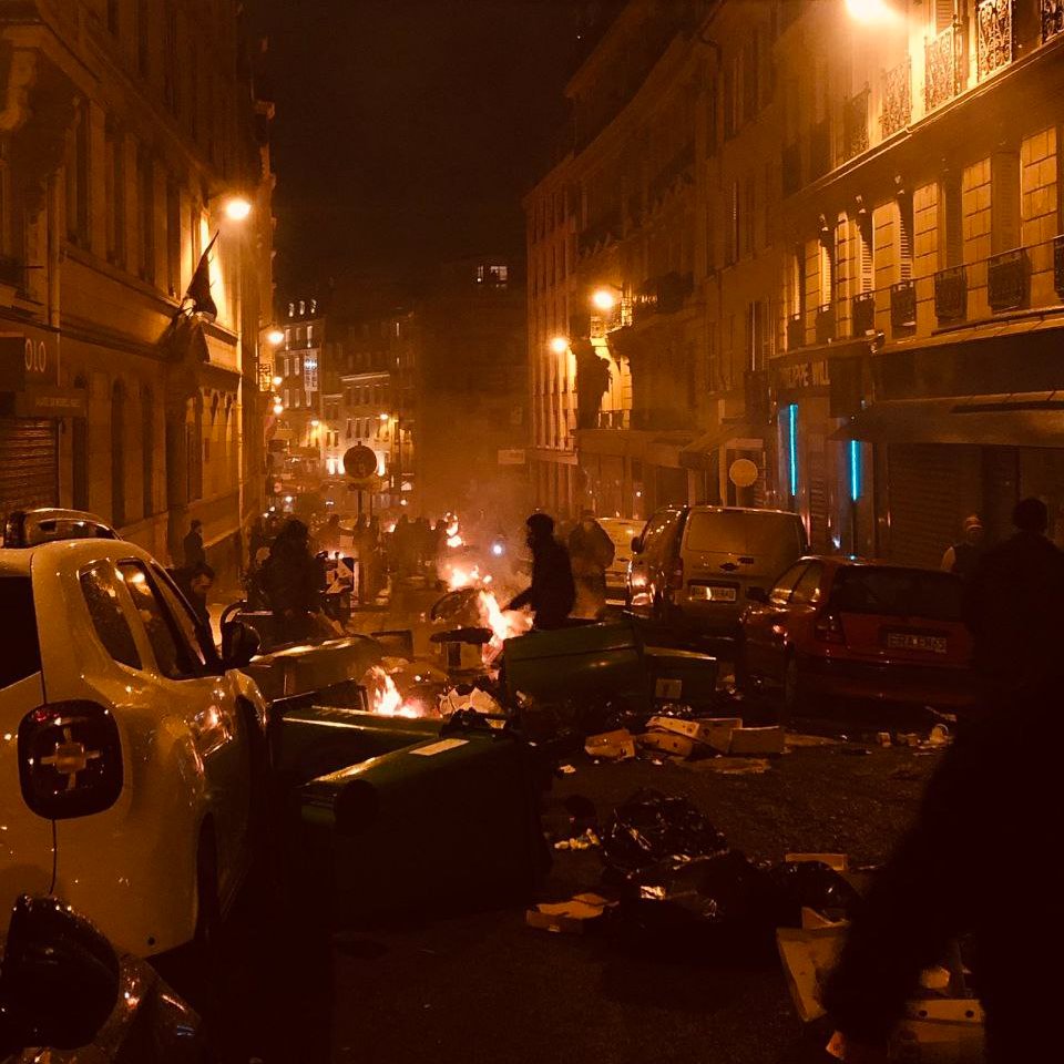 Almost 1000 fires started in Paris last night amidst anti-government protests. (Via @AnonymeCitoyen)