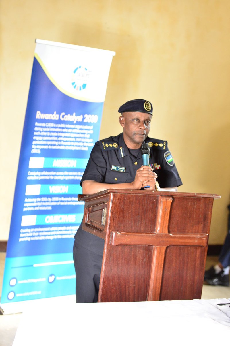 VainqueurH's tweet photo. With Different key Stakeholder we concluded the campaign of Fight against alcohol abuse in young people. With youth from #MIPC we discussed on our role in this fight
Thanks @UbuzimaHub in collaboration with @Rwandac2030 @RBCRwanda, @Rwandapolice #North for esteemed effort. https://t.co/er781UtjZ6